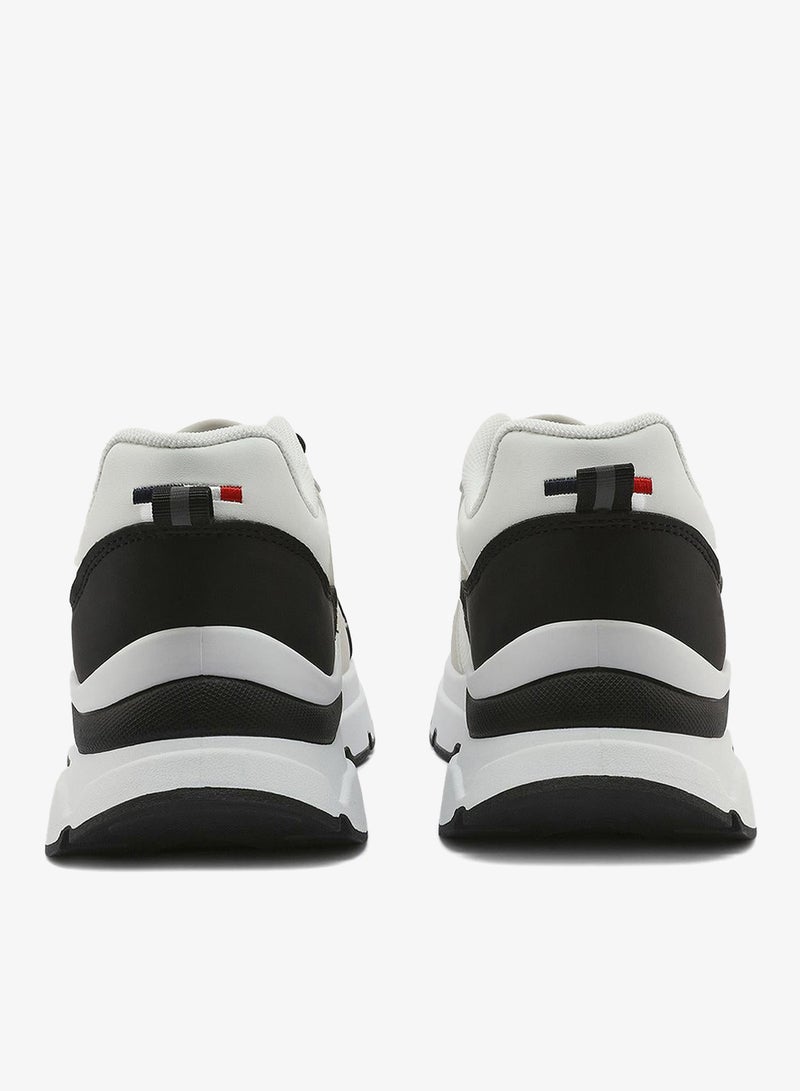 يو اس بولو اسن أحذية رياضية نسائية باللونين الأبيض والأسود بتصميم جريء ومتين بنعل قوي للاستخدام الخارجي - Image 3